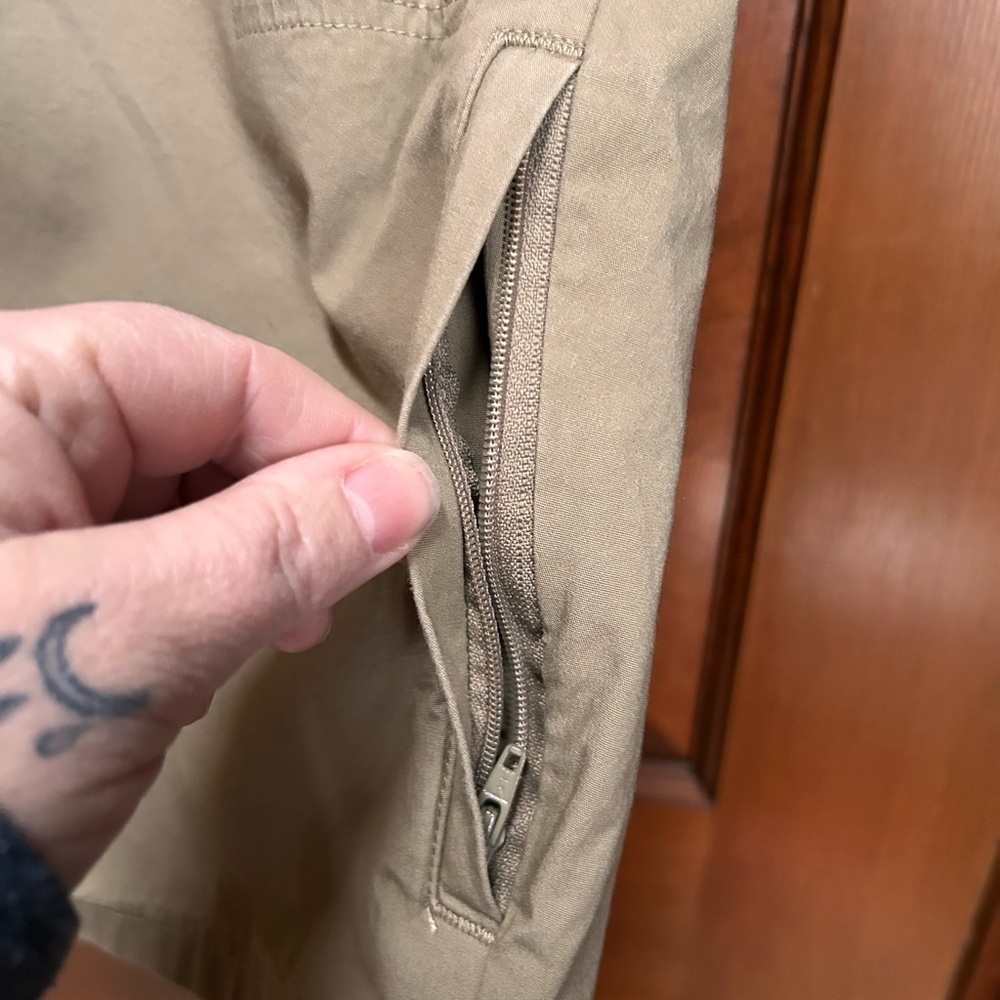 Dockers Men's Khaki Cargo Shorts - Picture 7 of 12